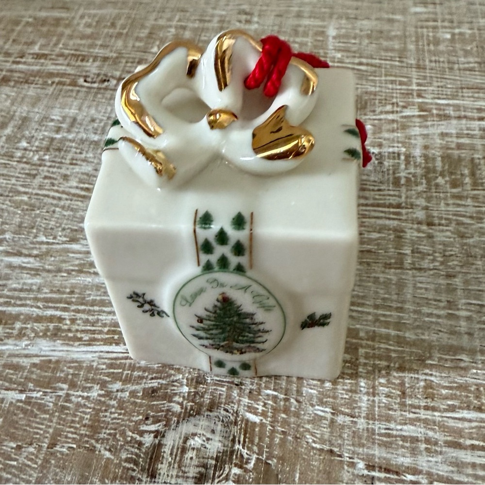 Spode Christmas Tree Love Is A Gift Ornament With Gold Accents Retired - Picture 2 of 8